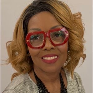 Meet your Posher, Marcenia